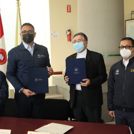 UNICAES FIRMA CARTA DE ENTENDIMIENTO CON MINISTERIO DE HACIENDA