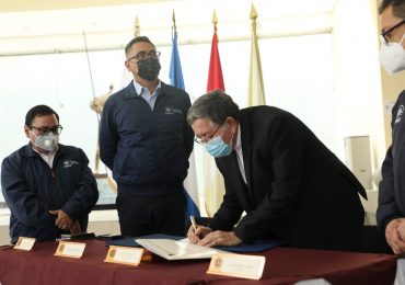 UNICAES FIRMA CARTA DE ENTENDIMIENTO CON MINISTERIO DE HACIENDA