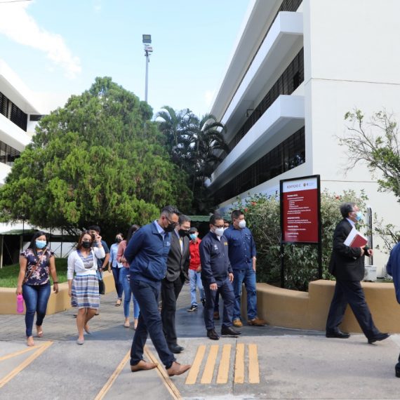 UNICAES FIRMA CARTA DE ENTENDIMIENTO CON MINISTERIO DE HACIENDA