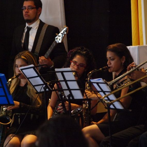 Orquesta UNICAES realiza concierto en el Centro de Artes de Occidente
