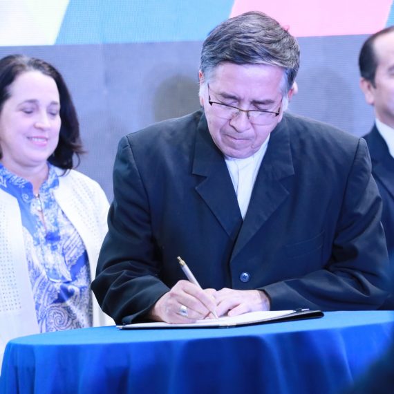 PROYECTOS USAID-UNICAES: LOGROS PARA LA EDUCACIÓN SUPERIOR Y LA INDUSTRIA EN EL SALVADOR