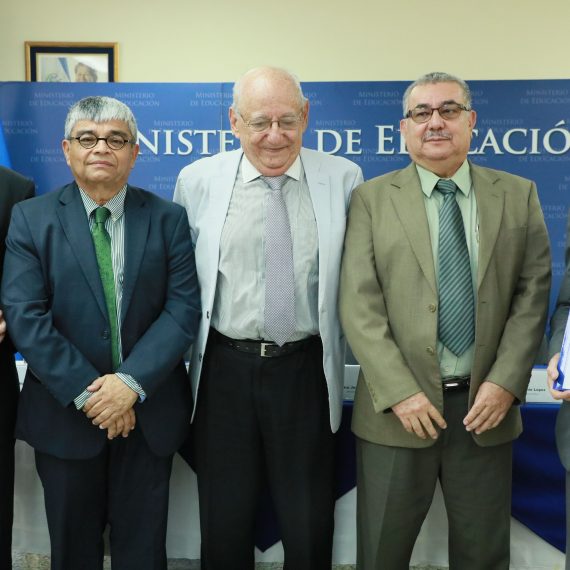 UNICAES RECIBE RECONOCIMIENTO A LA CALIDAD ACADÉMICA