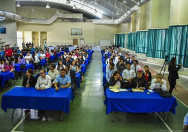 ESTUDIANTES DE UNICAES ILOBASCO RECIBEN BECAS DE ESTUDIO PARA CARRERAS TÉCNICAS