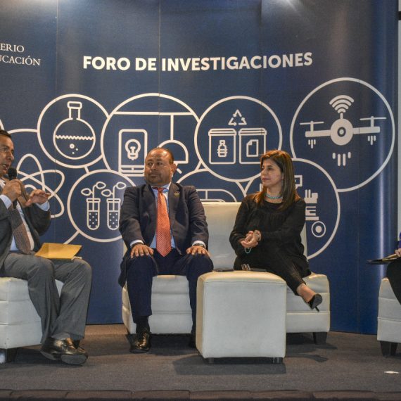 UNICAES-CRI PARTICIPA DEL FORO DE INVESTIGACIONES PARA INSTITUCIONES BAJO EL MODELO MEGATEC